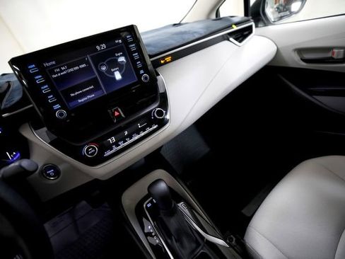 Used 2022 Toyota Corolla LE FWD image 8