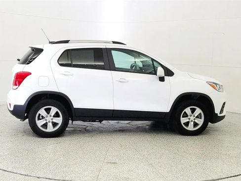 Used 2021 Chevrolet Trax LT w/ LT Convenience Package image 8