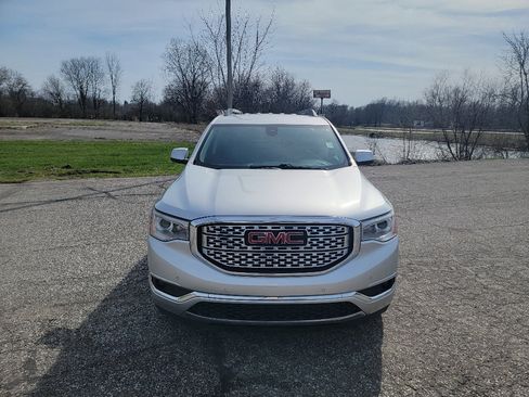 Used 2019 GMC Acadia Denali image 2