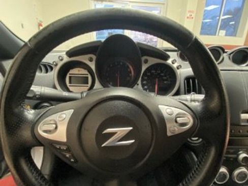 Used 2010 Nissan 370Z Touring image 18