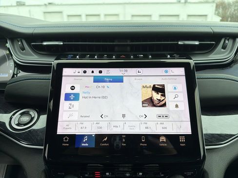 Used 2022 Jeep Grand Cherokee Trailhawk w/ Advanced Protech Group II image 23