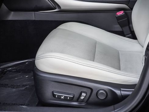 Used 2014 Lexus IS 250 w/ Navigation Package RWD image 11
