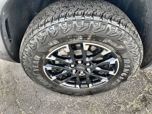 Certified 2025 Chevrolet Traverse Z71 AWD/4WD image 32