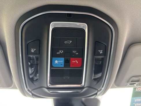 Used 2023 Jeep Grand Cherokee Limited AWD/4WD image 19