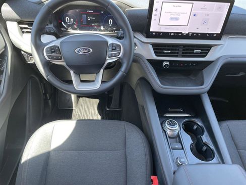 Used 2025 Ford Explorer Active AWD/4WD image 25