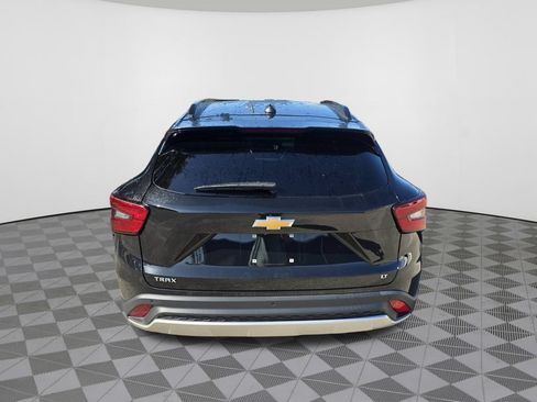 Used 2024 Chevrolet Trax LT w/ Driver Confidence Package FWD image 9