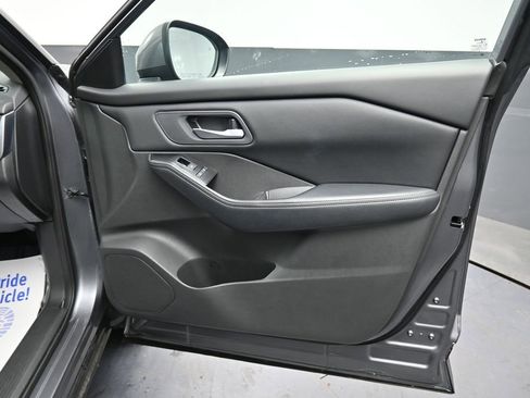 Used 2025 Nissan Rogue SV AWD/4WD image 17