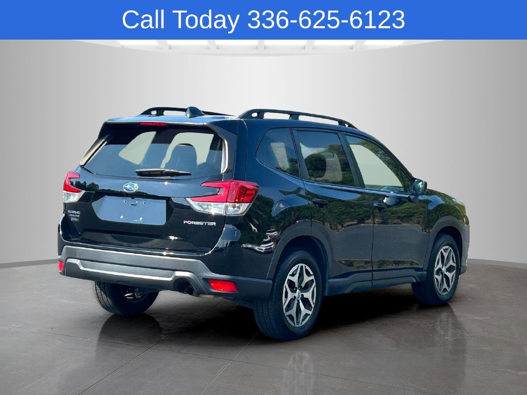 Used 2023 Subaru Forester Premium AWD/4WD image 5