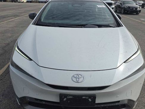 Used 2025 Toyota Prius XLE image 2