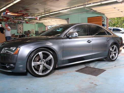 Used 2014 Audi S8 AWD/4WD image 44