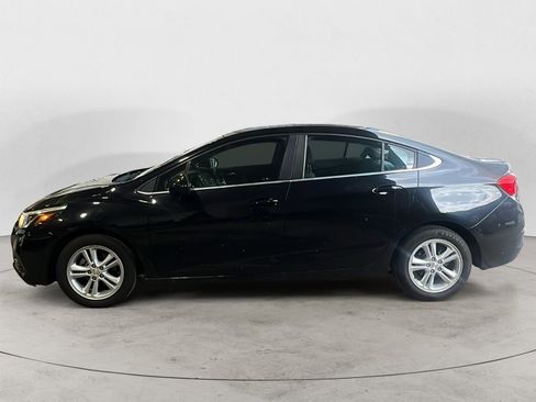 Used 2018 Chevrolet Cruze LT w/ Convenience Package FWD image 3