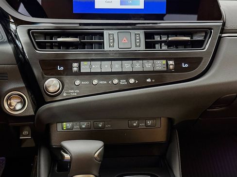 New 2025 Lexus ES 300h w/ Premium Package image 13
