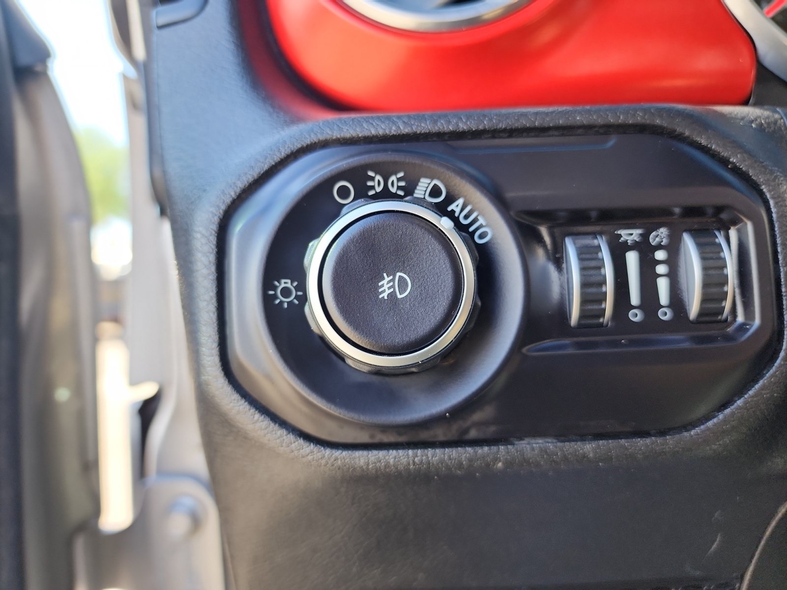 Used 2018 Jeep Wrangler Unlimited Rubicon AWD/4WD image 25