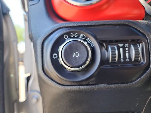 Used 2018 Jeep Wrangler Unlimited Rubicon AWD/4WD image 25