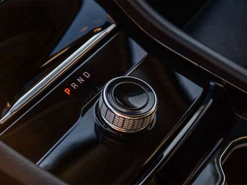 Used 2023 Jeep Grand Cherokee Limited w/ Black Appearance Package image 18