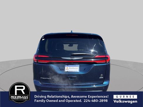 Used 2022 Chrysler Pacifica Touring-L AWD/4WD image 8