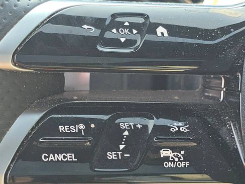 Certified 2023 Mercedes-Benz GLC 300 4MATIC image 33