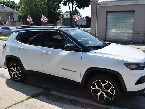 Used 2025 Jeep Compass Limited AWD/4WD image 5