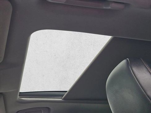 Used 2020 Toyota Camry XLE image 12