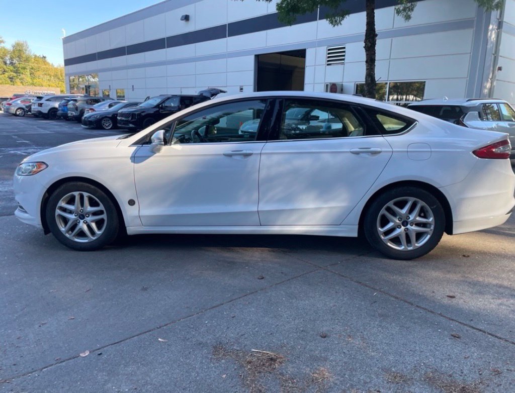 Used 2016 Ford Fusion SE FWD image 7