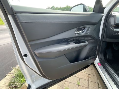 New 2024 Nissan Ariya AWD image 19