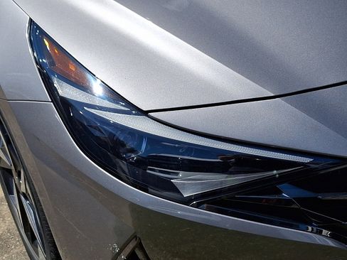 Used 2021 Hyundai Elantra Limited FWD image 12