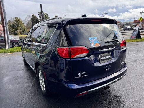 Used 2017 Chrysler Pacifica Limited image 8