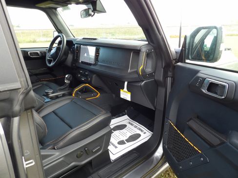 New 2024 Ford Bronco Badlands image 12