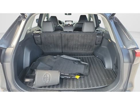 Used 2019 Toyota RAV4 Limited w/ Cold Weather Package FWD image 9