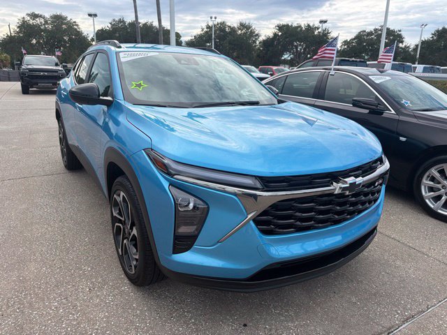 Used 2026 Chevrolet Trax RS w/ Driver Confidence Package FWD image 1