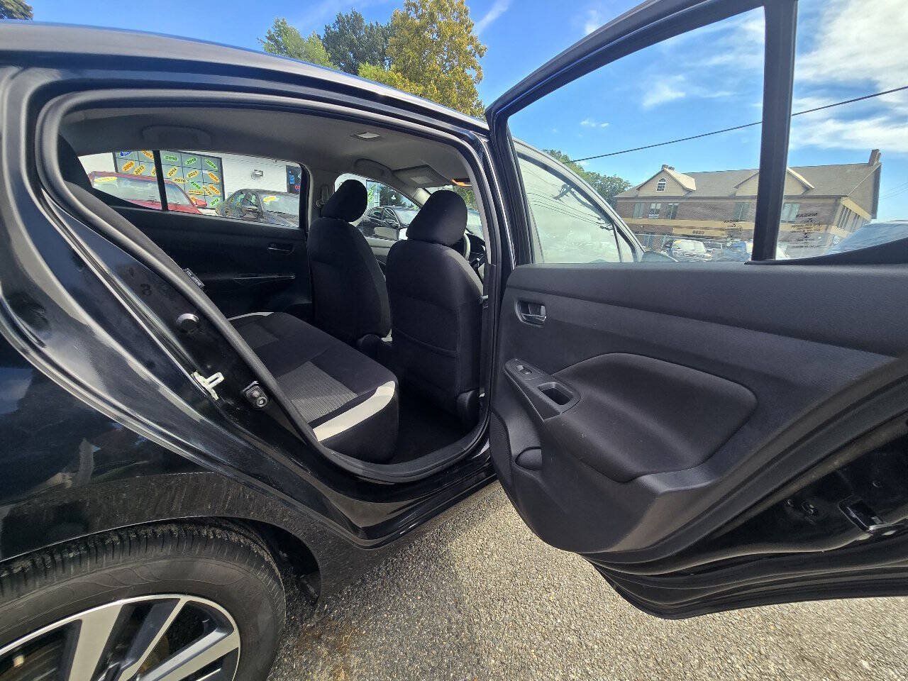 Used 2021 Nissan Versa SV FWD image 29