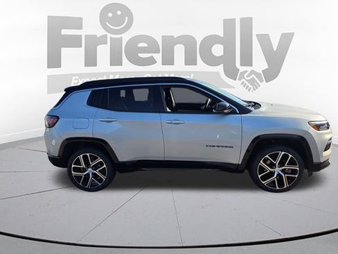 Used 2024 Jeep Compass Limited w/ Elite Group AWD/4WD image 4