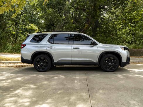 Used 2026 Honda Pilot Black Edition image 10
