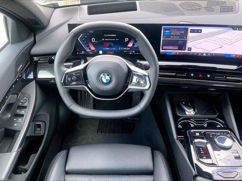 Used 2025 BMW 530i image 5