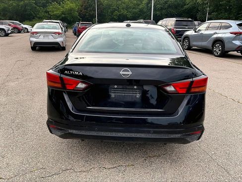 Used 2025 Nissan Altima 2.5 SV FWD image 10