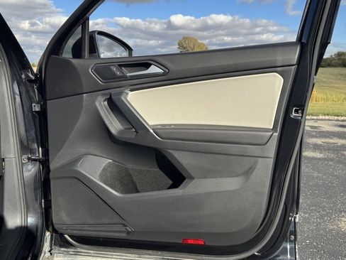 Used 2018 Volkswagen Tiguan SE image 30