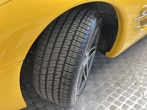 Used 2004 Chevrolet Corvette Convertible w/ Preferred Equipment Group image 23