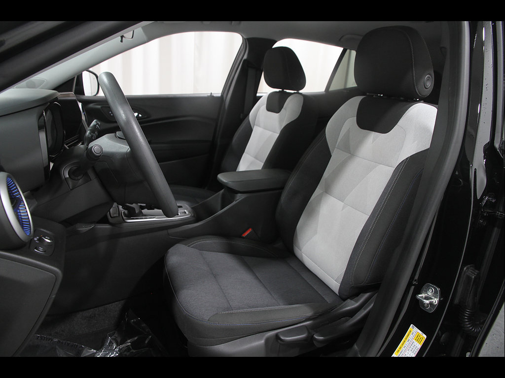 Used 2024 Chevrolet Trax LS w/ LS Convenience Package FWD image 5