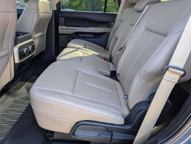 Used 2023 Ford Expedition XLT RWD image 11