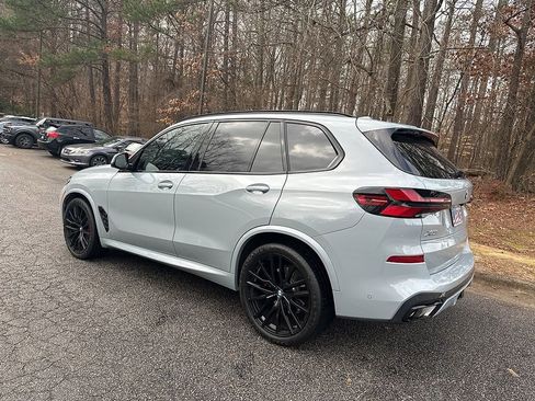 Used 2024 BMW X5 xDrive40i w/ M Sport Package image 3