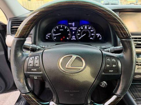 Used 2013 Lexus LS 460 AWD image 18