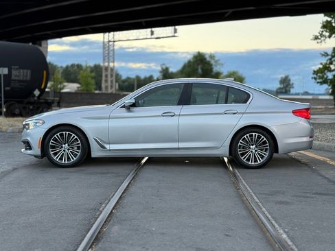 Used 2019 BMW 530i w/ Convenience Package RWD image 6