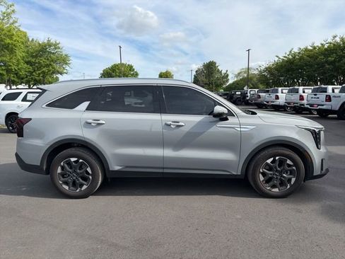 Used 2025 Kia Sorento S w/ Panoramic Sunroof Package image 2