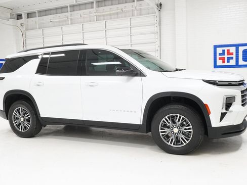 Used 2024 Chevrolet Traverse LT FWD image 5