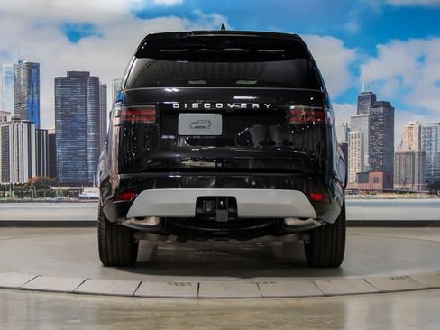 Certified 2025 Land Rover Discovery Metropolitan Edition image 11