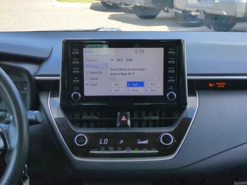 Used 2020 Toyota Corolla LE FWD image 17
