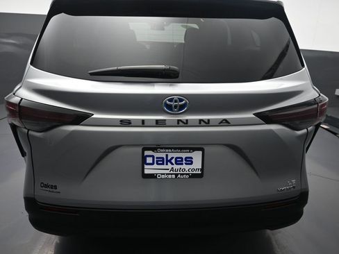 Used 2024 Toyota Sienna LE image 31