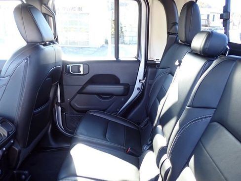 Used 2020 Jeep Gladiator Overland image 16