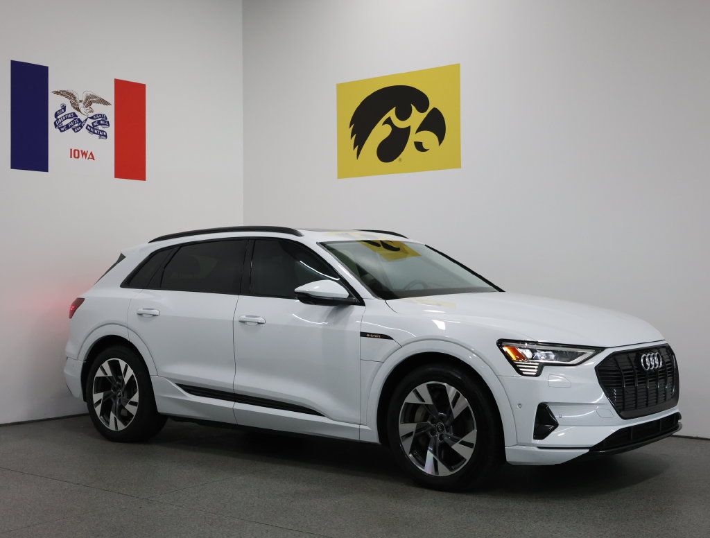 Used 2022 Audi e-tron Premium w/ Convenience Plus Package AWD/4WD image 1