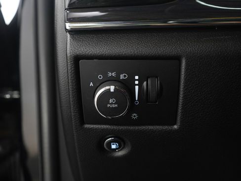 Used 2020 Jeep Grand Cherokee Overland image 26